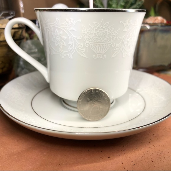 Handmade Soy Candle: Crown Vic Peppermint - Picture 5 of 8